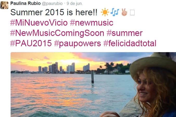 Recientemente dio de que hablar en Twitter, porque pensó que le estaban dedicando un hashtag y lo utilizó en un tweet. La artista subió una foto con el 'hashtsg' #PAU2015. Dichas letras se referían a las pruebas de acceso a la universidad en España, no a ella.