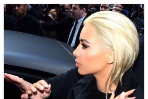 A la Kardashian le encanta arriesgar con su look.