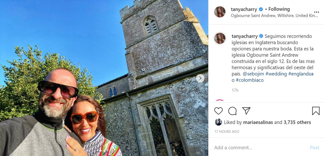 "Seguimos recorriendo iglesias en Inglaterra 
<b><a href="https://www.univision.com/shows/el-gordo-y-la-flaca/tanya-charry-y-sebastian-jimenez-se-comprometen-esta-es-su-historia-de-amor-fotos" target="_blank">buscando opciones para nuestra boda</a></b>. Esta es la iglesia Ogbourne Saint Andrew construida en el siglo 12. Es de las más hermosas y significativas del oeste del país", escribió junto a una 
<b><a href="https://www.instagram.com/p/CDXRCsvpP-S/" target="_blank">serie de fotos</a></b> afuera del templo. 
<br>