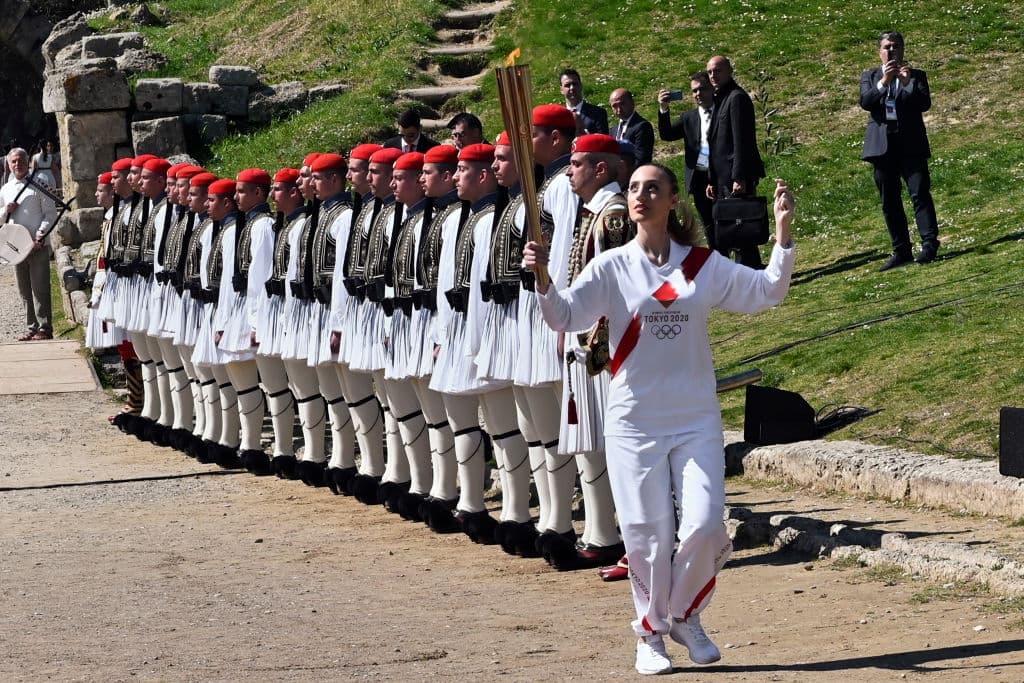 La antorcha olímpica se encendió y será entregada a los organizadores de los Juegos Olímpicos de Tokio 2020 en Atenas el 19 de marzo. El evento lució vacío por medidas sanitarias debido al coronavirus.