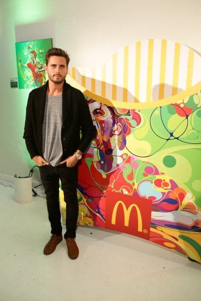 Scott además de salir en televisión, asiste a múltiples eventos sociales.