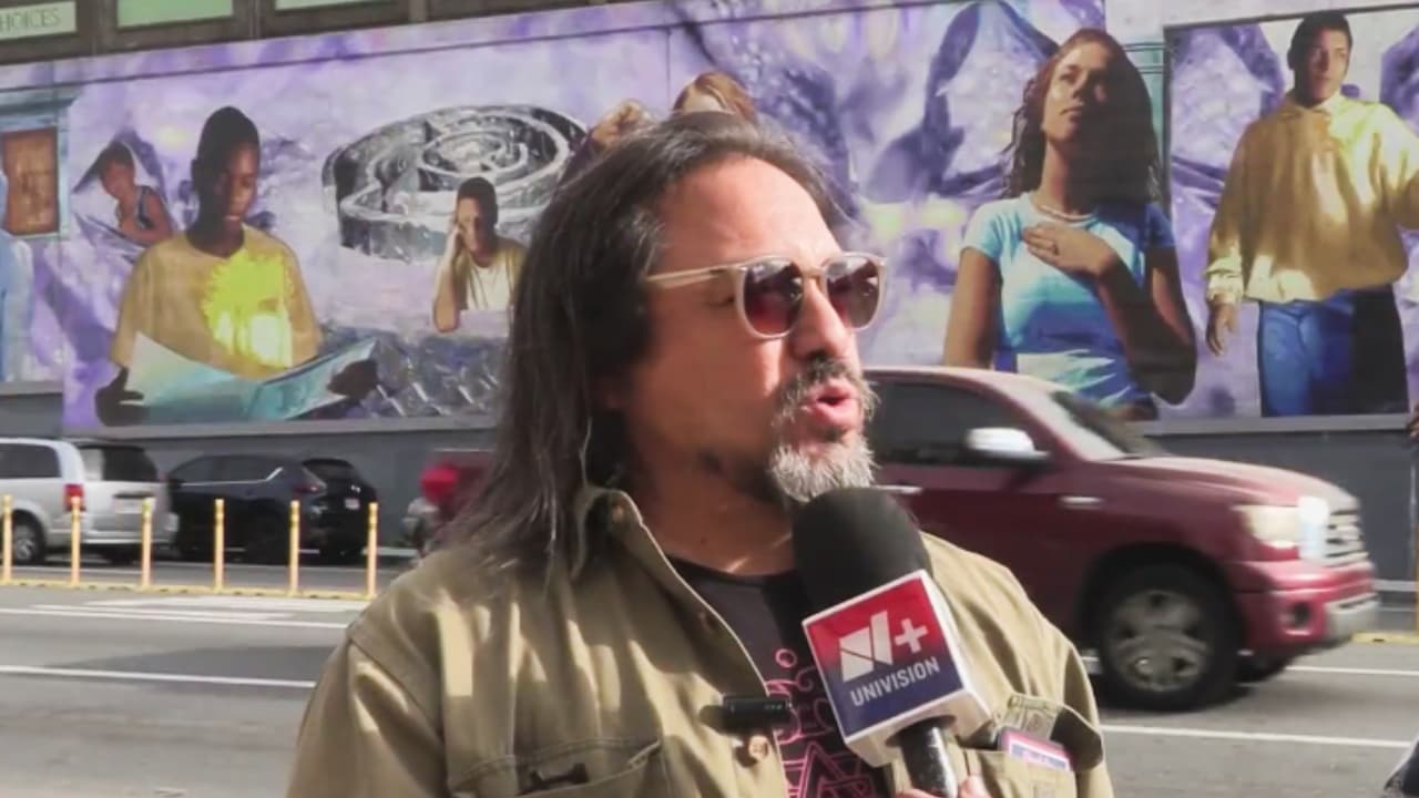 "Me gusta involucrar a la gente": Hispano que ha dado color a Filadelfia con sus murales habla de su legado artístico