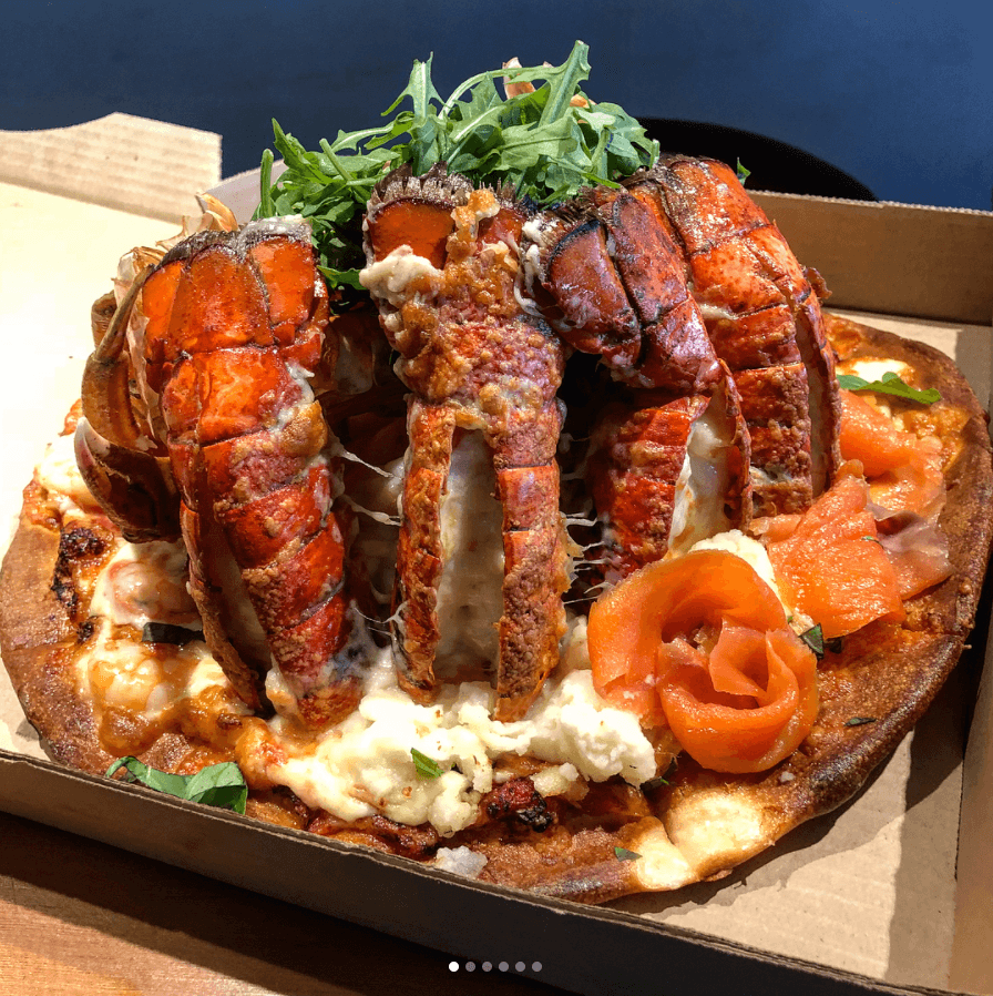 Ahora que si tu adicción es la comida del mar, una pizza de cangrejo, camarones y pulpo se convertirá en tu favorita.