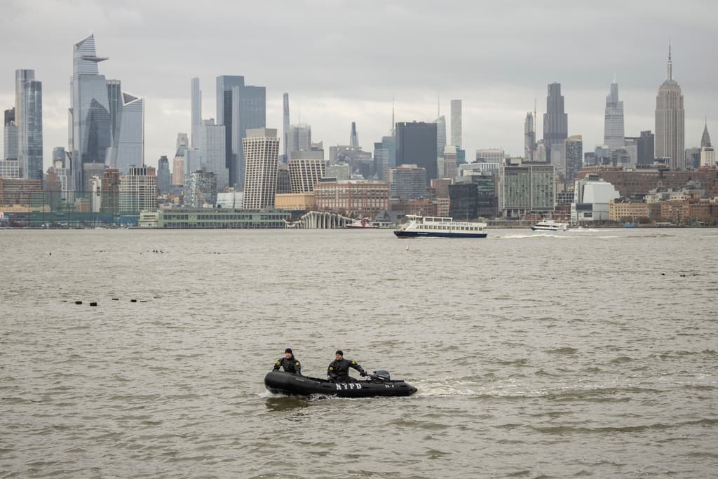 Explosión de un bote de aguas residuales en el río Hudson de Nueva York deja un trabajador muerto y otro herido