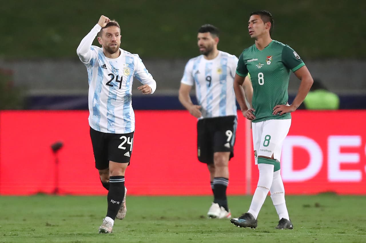Argentina le pasó por encima a Bolivia con una gran noche de Lionel Messi, quien ya es el jugador con más apariciones en la selección albiceleste. ‘Papu’ Gómez hizo el primer gol del partido y Lautaro Martínez sentenció. Bolivia hizo el del honor.