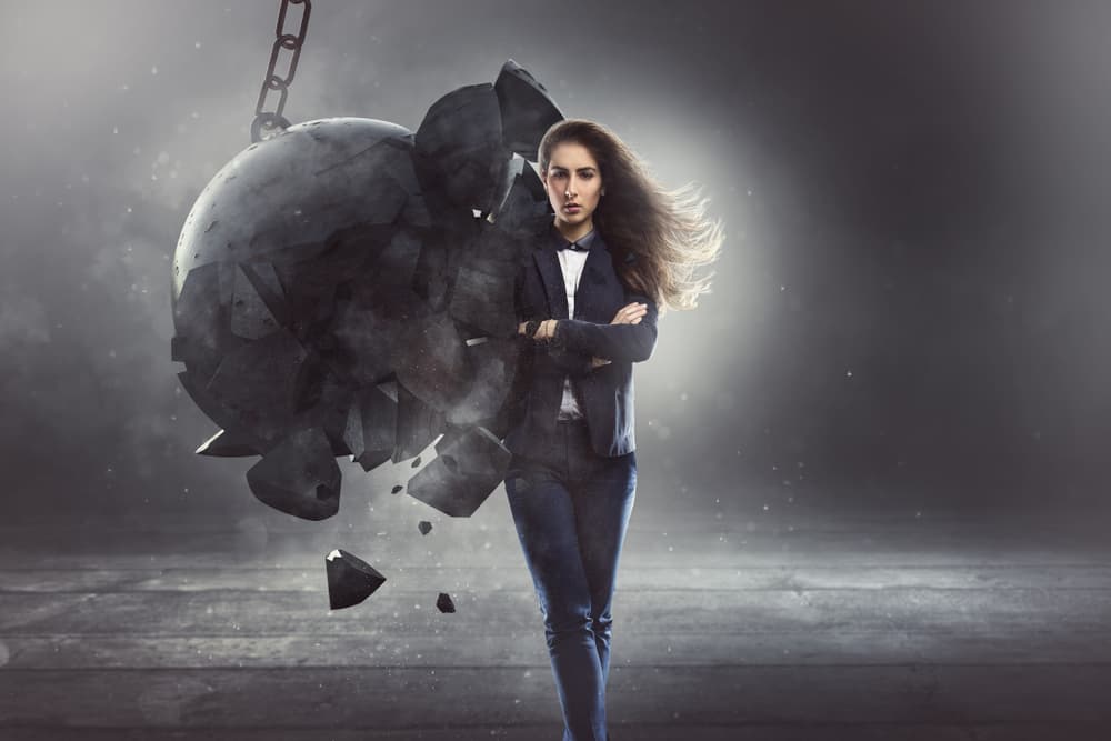 El único obstáculo al que se enfrentaría un Virgo es el riesgo de preocuparse demasiado y caer en la autocrítica, y así quedarse estancado sin tomar acción por darle mil vueltas al asunto. Pero son personas al final, muy seguras de sí mismas y creen mucho en su potencial, lo cual les ayudará a superar problemas.