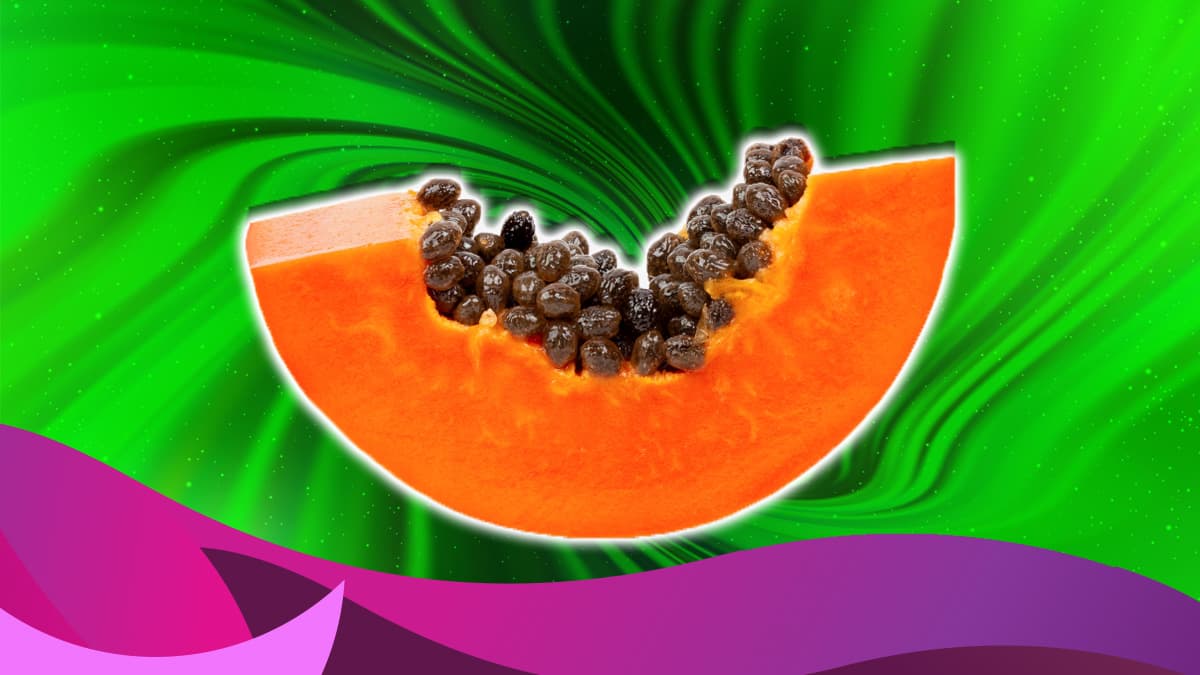 La papaya es sin duda una de las frutas que más consumimos los latinos, no sólo porque es muy sabrosa sino por su alto contenido en vitaminas y minerales.