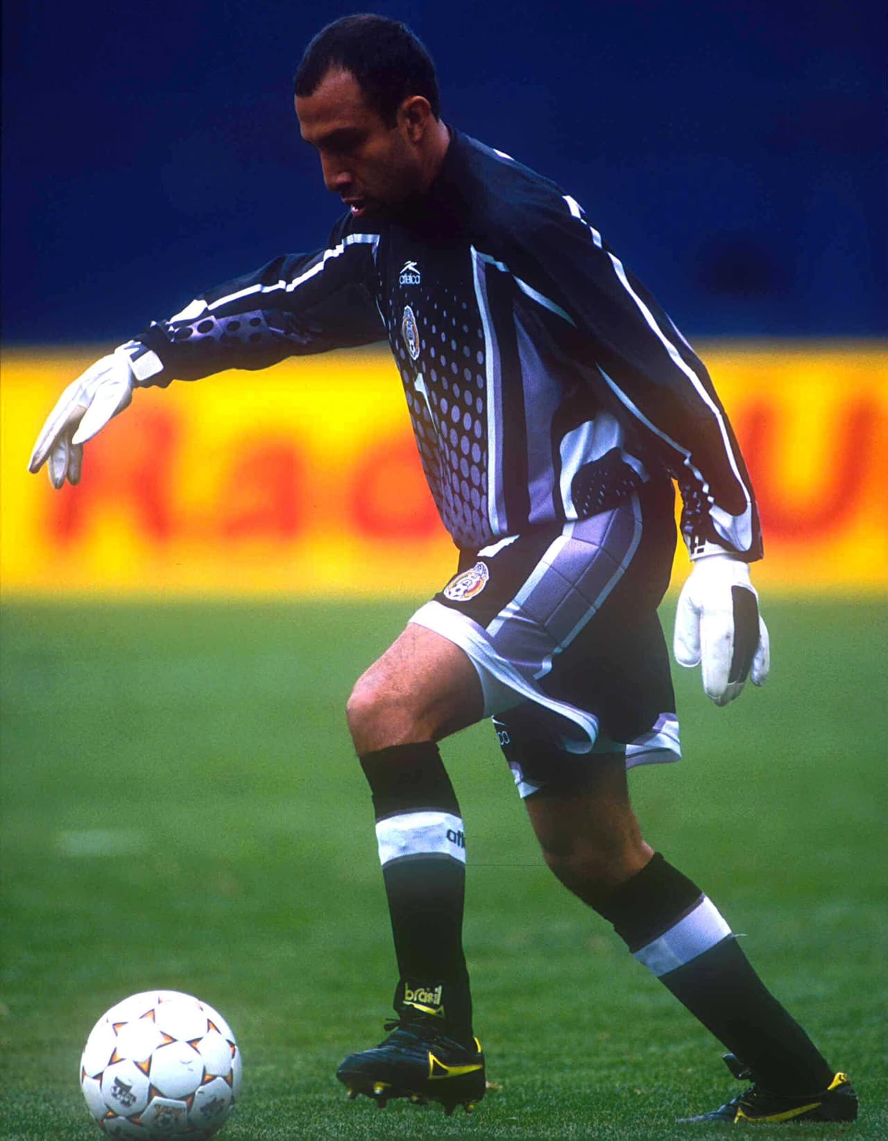 Defendiendo los colores de la Selección de México, el Conejo participó en tres Copas del Mundo, y fue convocado en 57 ocasiones, marcando una época sin lugar a dudas.