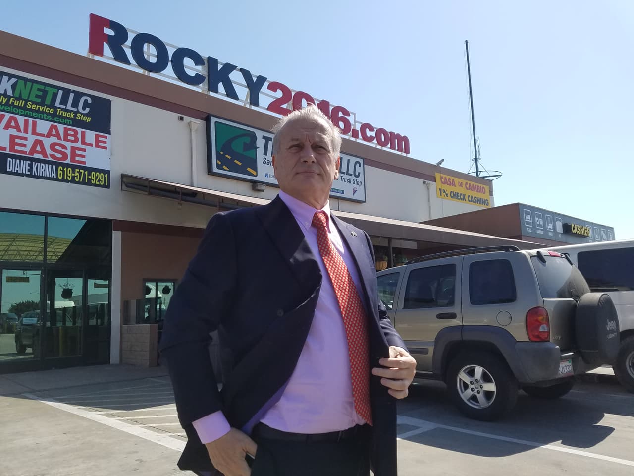 De la Fuente dice que está creando un tercer partido para competir en noviembre.