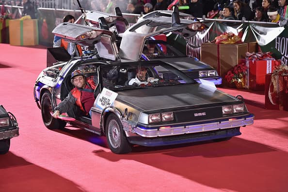 Miles se dieron cita para festejar el tradicional Hollywood Christmas Parade que este año celebró 84 años de alegría navideña.