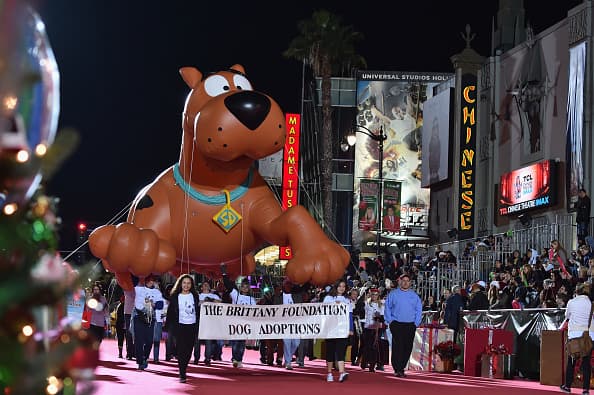 Miles se dieron cita para festejar el tradicional Hollywood Christmas Parade que este año celebró 84 años de alegría navideña.