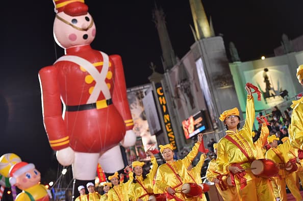 Miles se dieron cita para festejar el tradicional Hollywood Christmas Parade que este año celebró 84 años de alegría navideña.