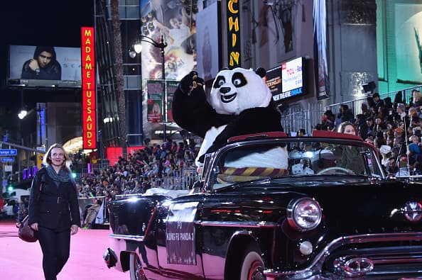 Miles se dieron cita para festejar el tradicional Hollywood Christmas Parade que este año celebró 84 años de alegría navideña.