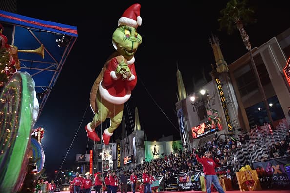 Miles se dieron cita para festejar el tradicional Hollywood Christmas Parade que este año celebró 84 años de alegría navideña.