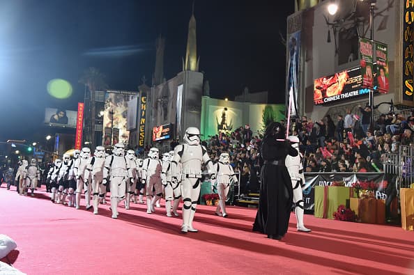 Miles se dieron cita para festejar el tradicional Hollywood Christmas Parade que este año celebró 84 años de alegría navideña.