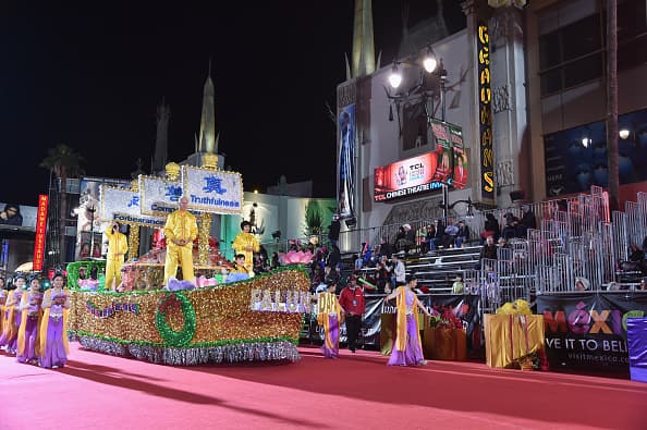 Miles se dieron cita para festejar el tradicional Hollywood Christmas Parade que este año celebró 84 años de alegría navideña.