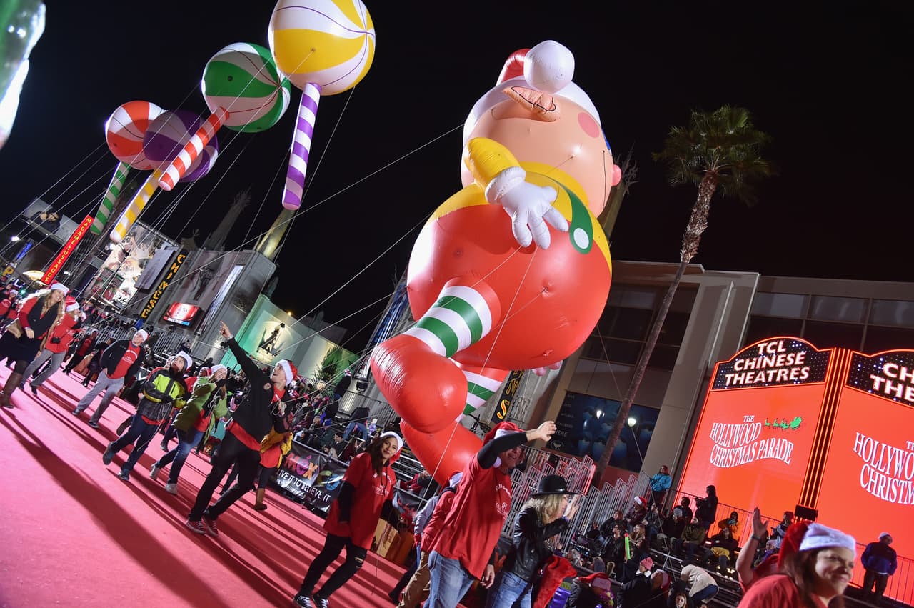 Miles se dieron cita para festejar el tradicional Hollywood Christmas Parade que este año celebró 84 años de alegría navideña.
