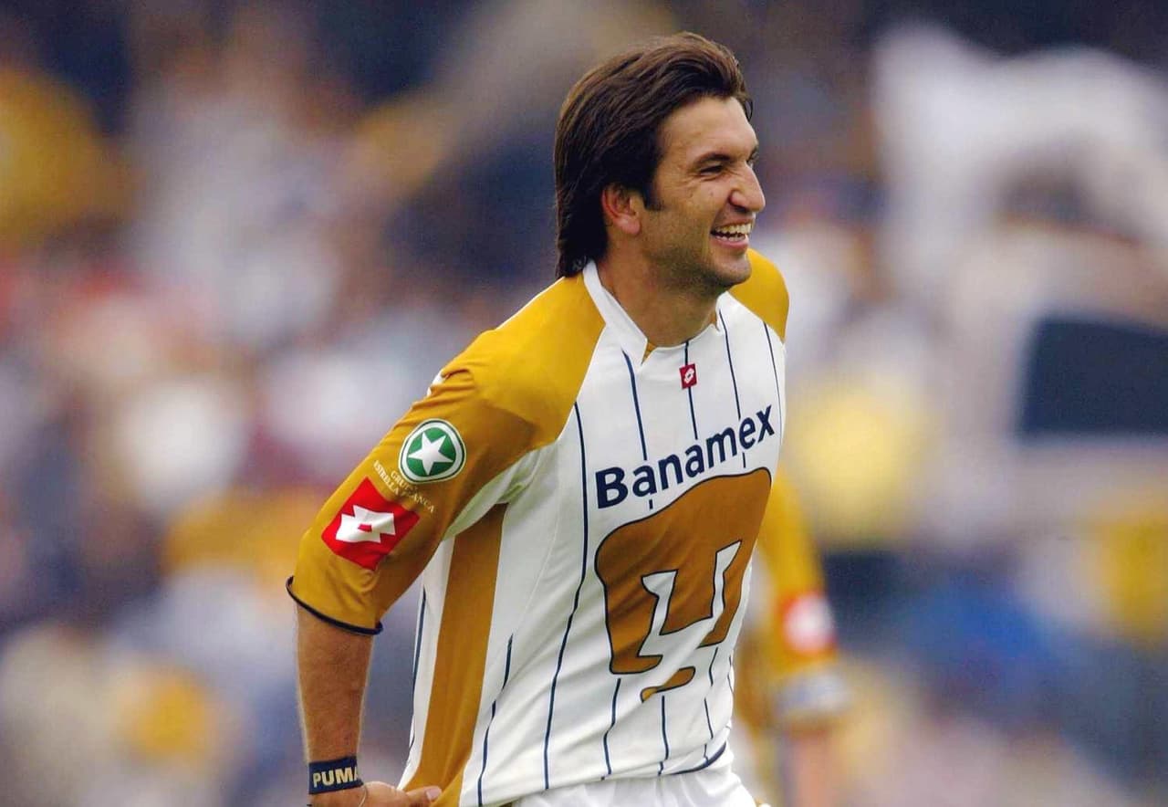 La playera del Bicampeonato marcó una época conocida por algunos como la “Pumamania”, donde muchos nuevos fans se unieron a las filas de los Pumas después de que el equipo ganará dos torneos seguidos en 2004.