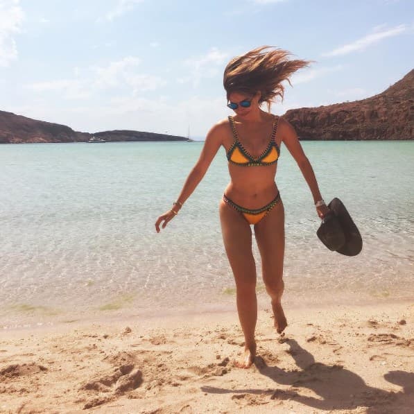 ¡Espectacular! Luciéndose así en bikini tal parecería que 
<b>Galilea Montijo</b> nunca estuvo embarazada.