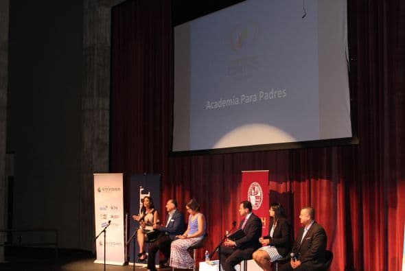 Miles se dieron cita en la séptima edición de la Feria de Educación que se festejó en Cal State Dominguez Hills. Te compartimos fotos de la concurrida celebración escolar.