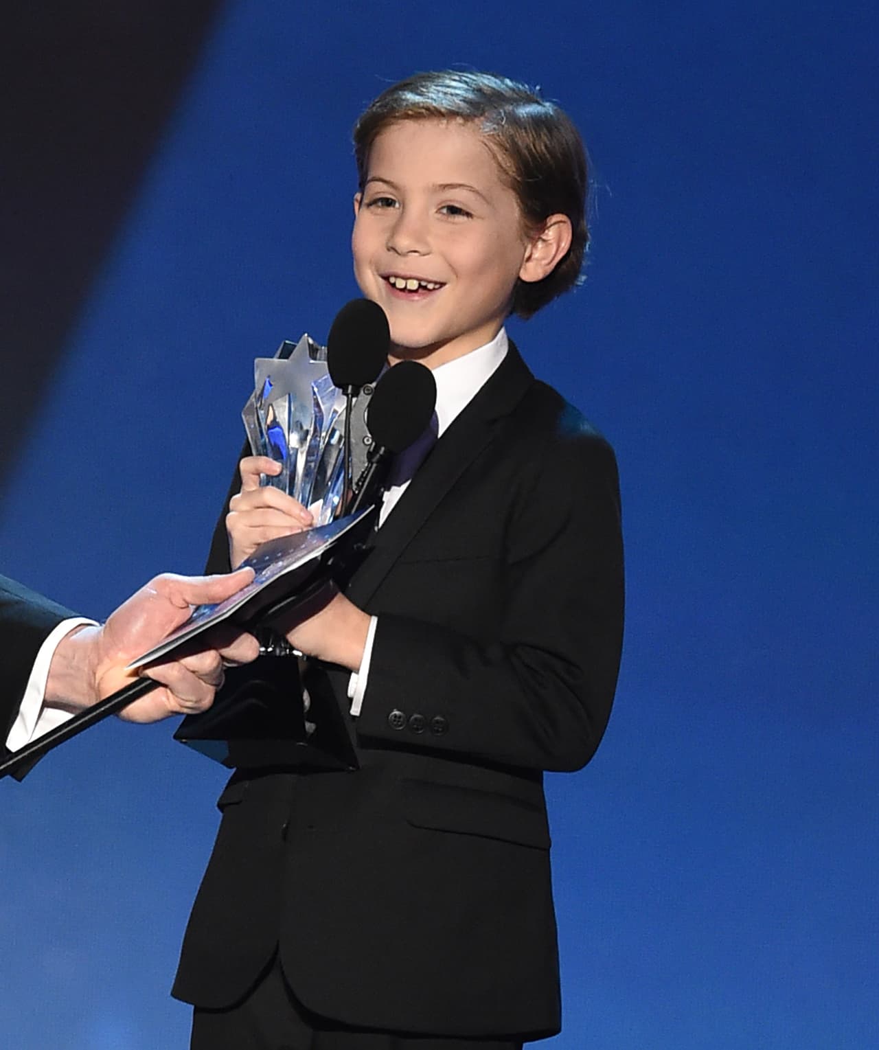 El pequeño Jacob Tremblay de la película 'Room' ganó el galardón a Mejor Actor Joven.