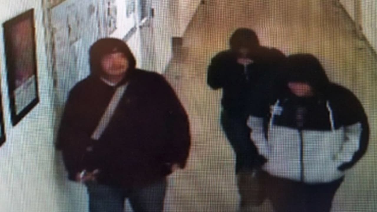 Policía busca a tres sospechosos de robo en escuela de Pico-Unión