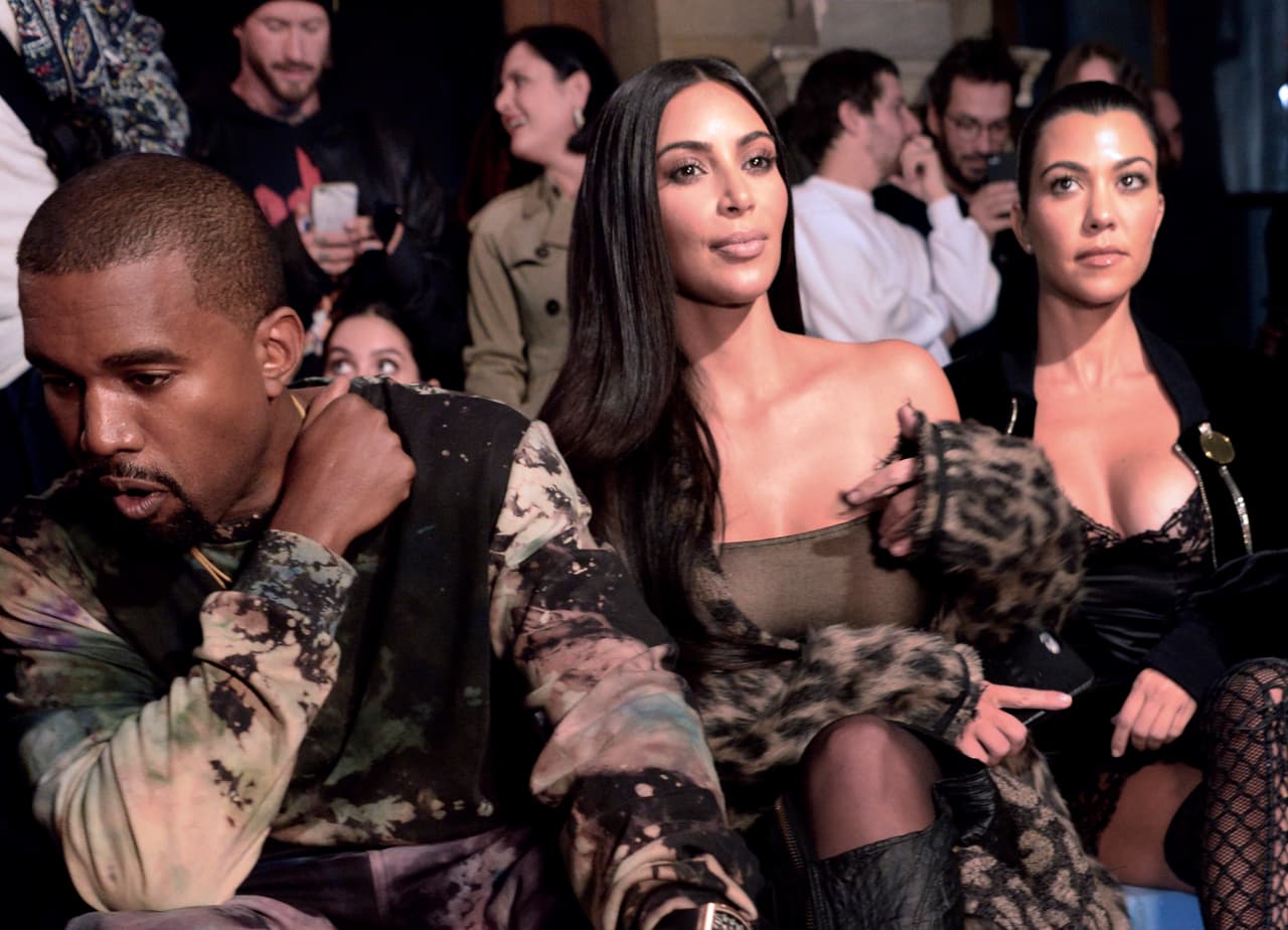 Se calcula que el robo rebaza los seis millones de dólares en joyas.