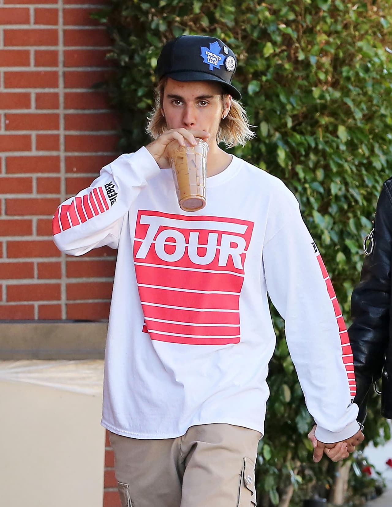 La semana pasada, cuando se publicó la noticia sobre Selena Gómez, Justin 
<b>Bieber fue a la iglesia sin su esposa</b>.