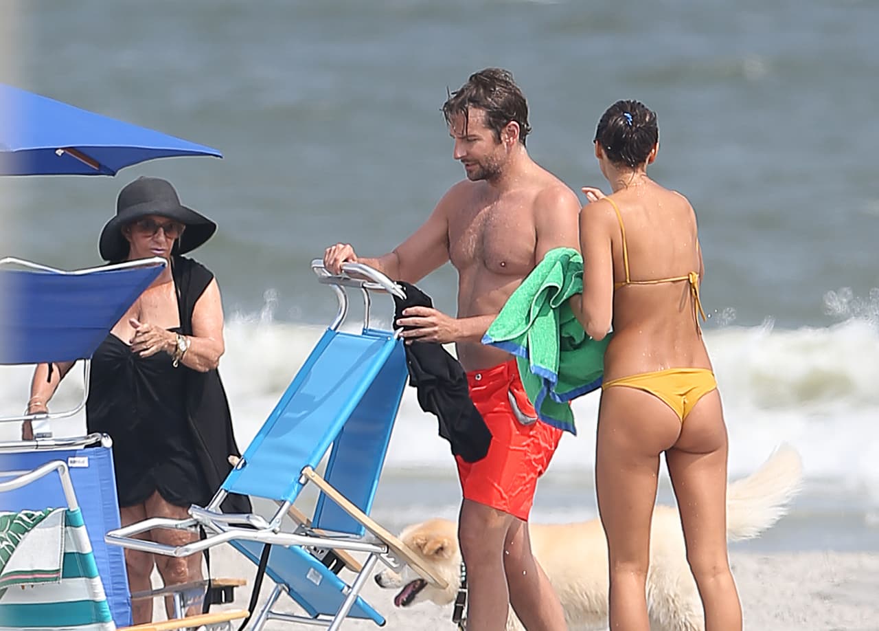 Vimos que la mamá del actor estaba con ellos.