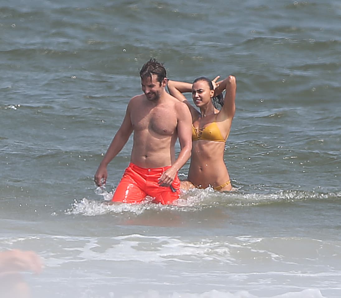 Los paparazzi captaron a la parejita disfrutando de un día de playa.