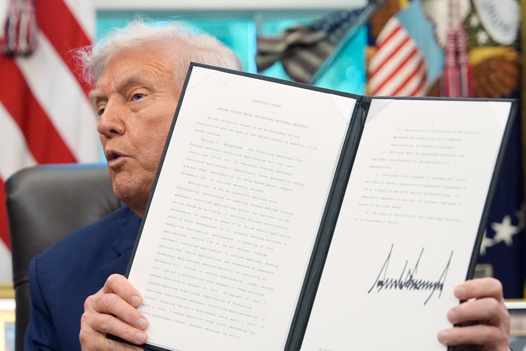 Trump firma un decreto para que TikTok siga operando en EEUU