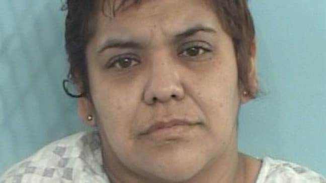 Sufre graves heridas oficial de Tulare tras choque; mujer y acompañante quedan en arresto