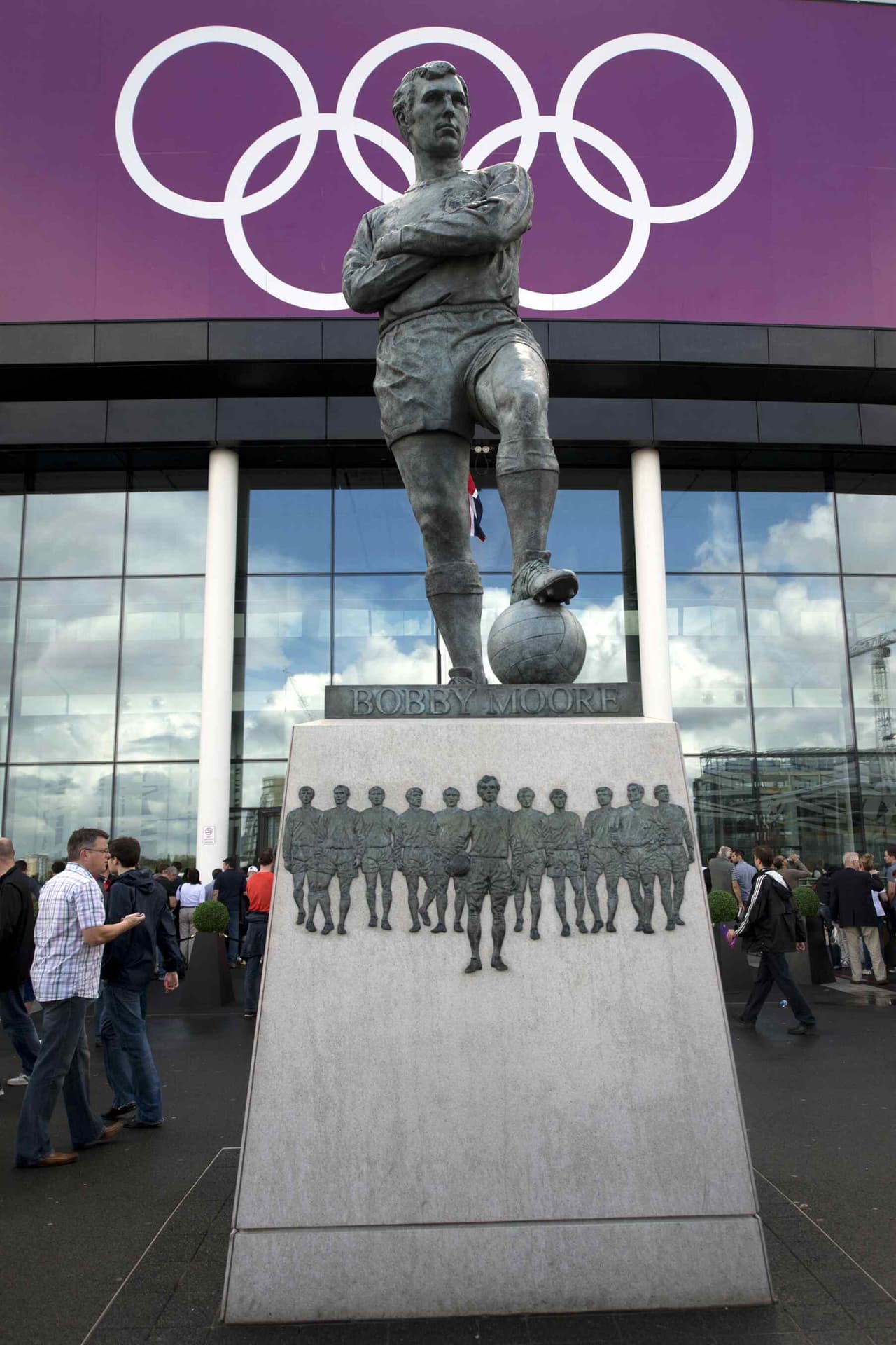 El estadio de Wembley cuenta con una estatua del legendario Bobby Moore.
