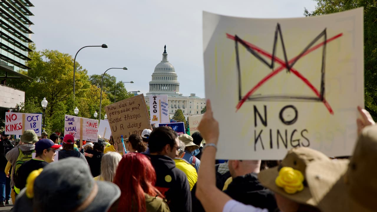 “Queremos dignidad y justicia”: No Kings Day moviliza a miles de personas en DC