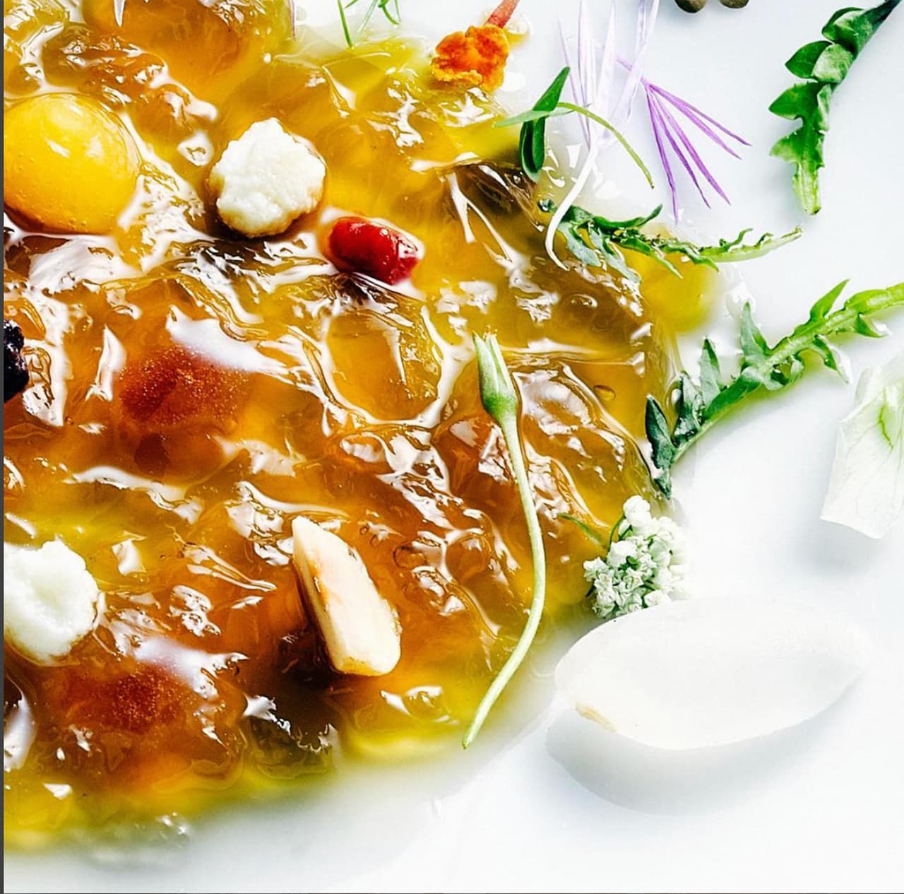 <b>Número 2: El Celler de Can Roca</b>. Girona España. Estilo de comida: Catalana contemporánea. Ha sido dos veces clasificado como el restaurante número uno del mundo. La creatividad de los hermanos Roca ha construido 
<a href="https://www.instagram.com/p/BoBd9M6gyyJ/?utm_source=ig_web_copy_link">uno de los restaurantes más aclamados del planeta.</a>