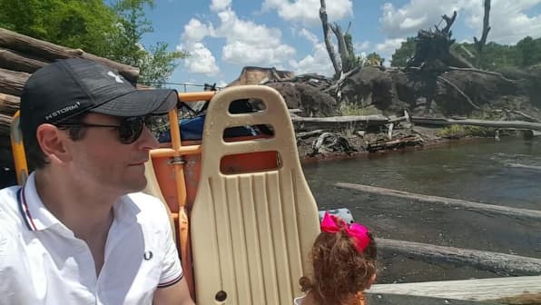 Martín ha demostrado que es un papá muy cariñoso, siempre las lleva de viaje.