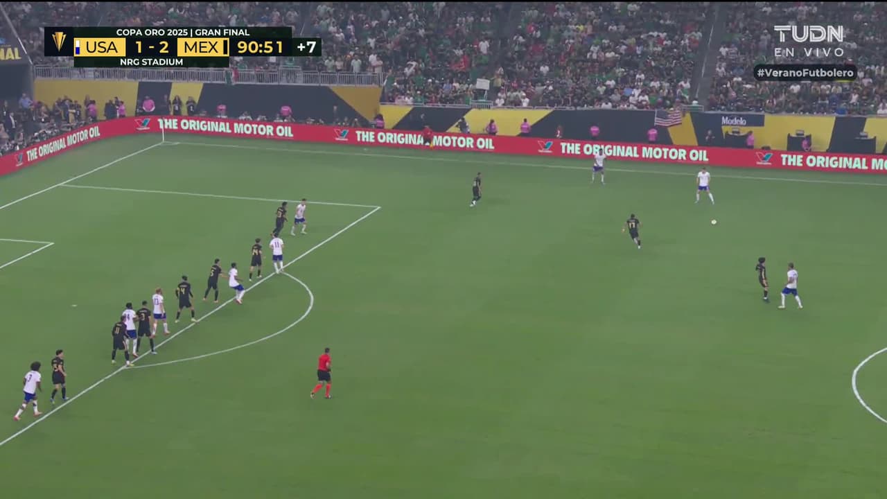 ¡TIRO ATAJADO! disparo por Patrick Agyemang.