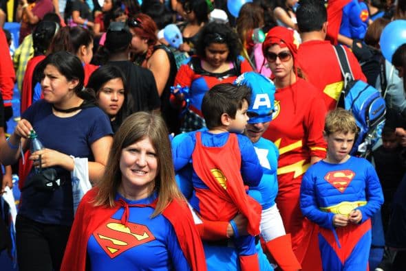 "Esperamos que les guste mucho; nosotros, desde luego, disfrutamos enormemente creando estos personajes y dando la vuelta al género", declaró el realizador.