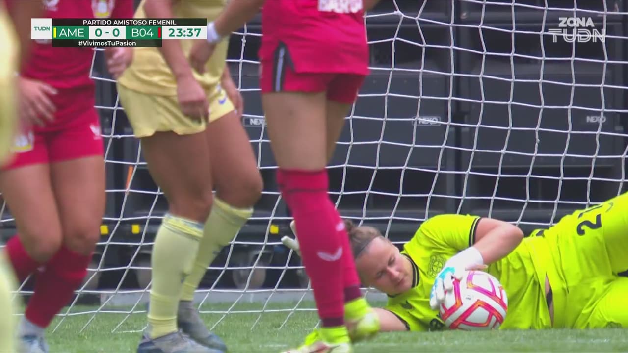 ¡Cerró la portería! Repohl detiene el intento de Casandra Cuevas