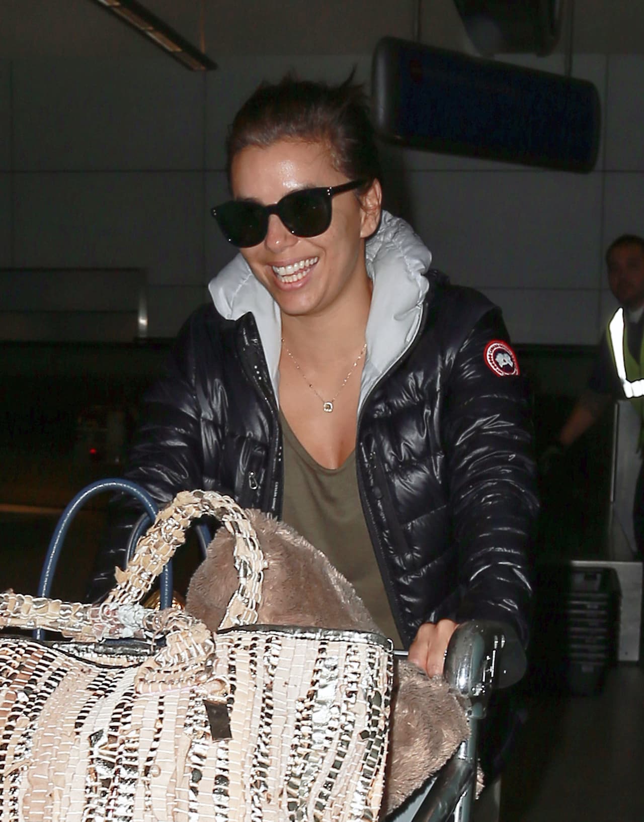 Eva hacía de todo para presumir su "joyita".