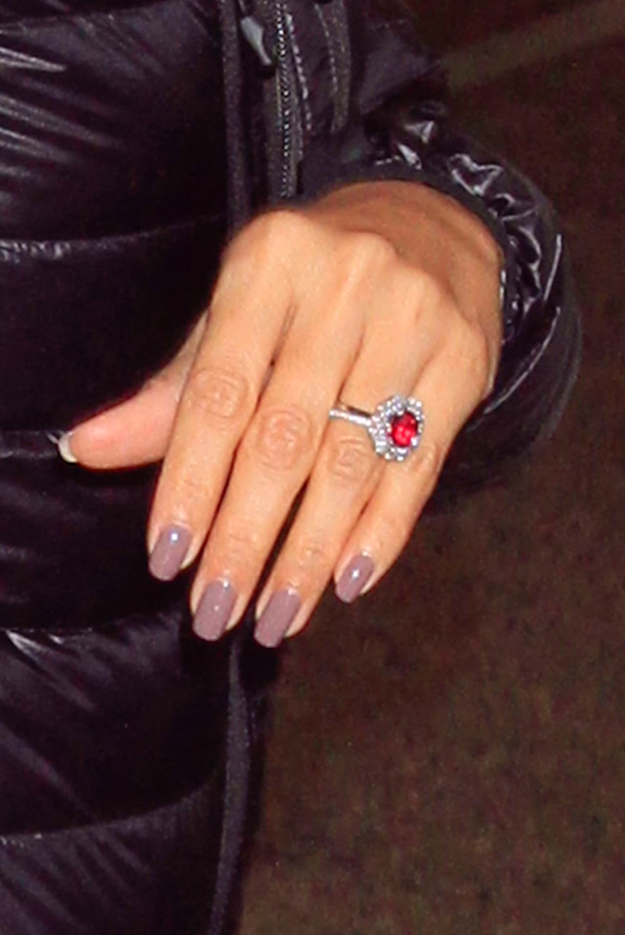 Un acercamiento más a su argolla.