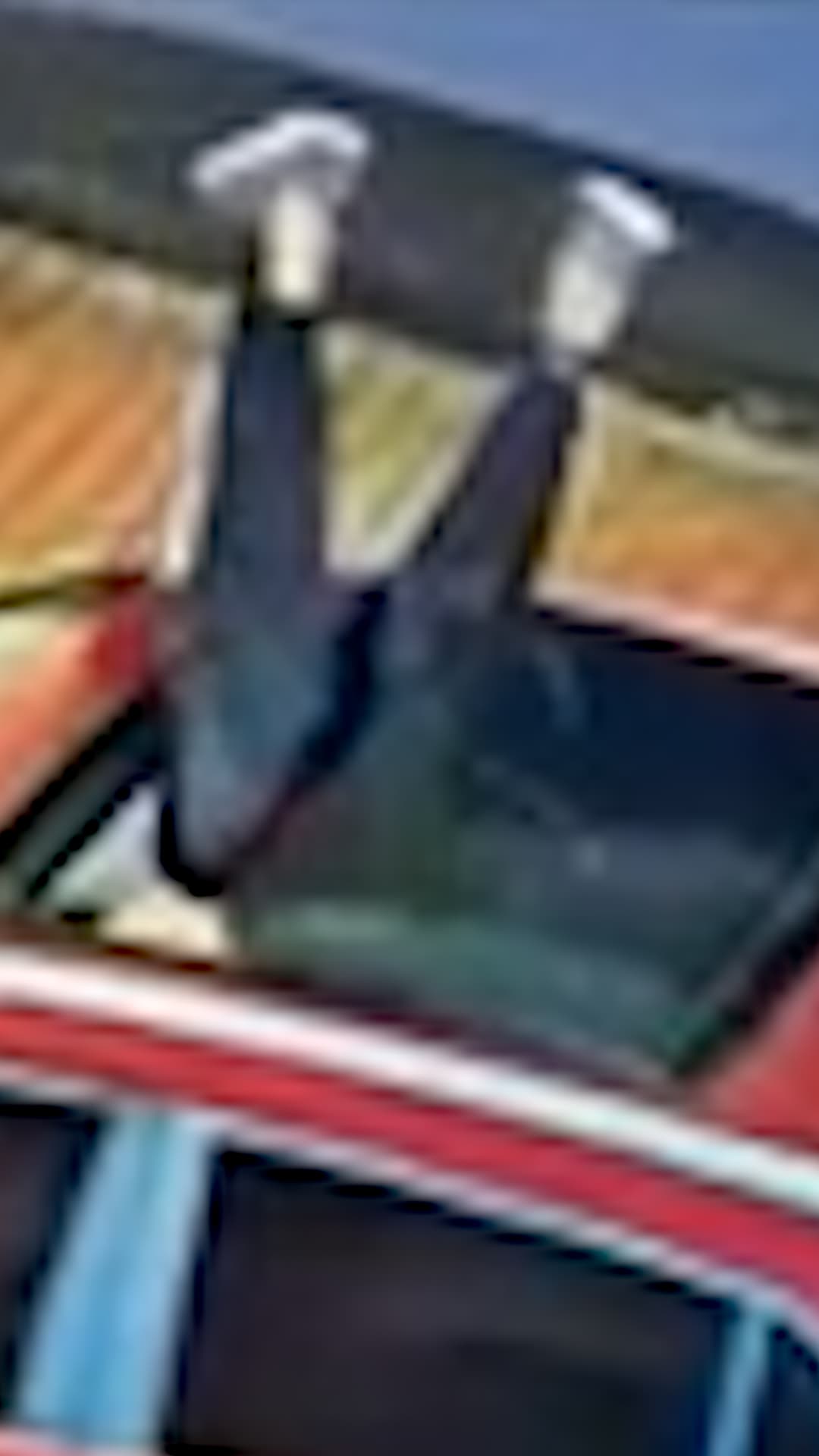 La Policía de Chile atrapa a un ladrón atorado en un sunroof