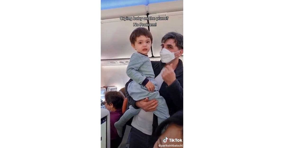 niño llorando en avión
