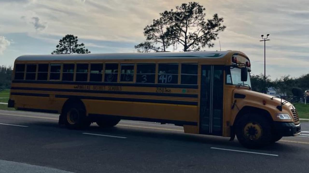 Proponen cambiar horarios de escuelas y rutas de autobuses escolares en el condado Pinellas, miles de estudiantes serían afectados