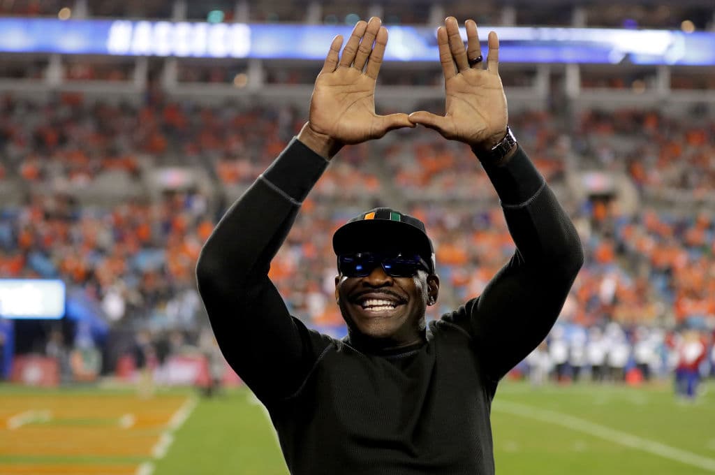 Irving sorprendió a todos luego de aparecer en el remake de ‘The Longest Yard’ (2005) junto a Adam Sandler, posteriormente salió en un episodio de la serie ‘Burn Notice’ en 2009.
<br>