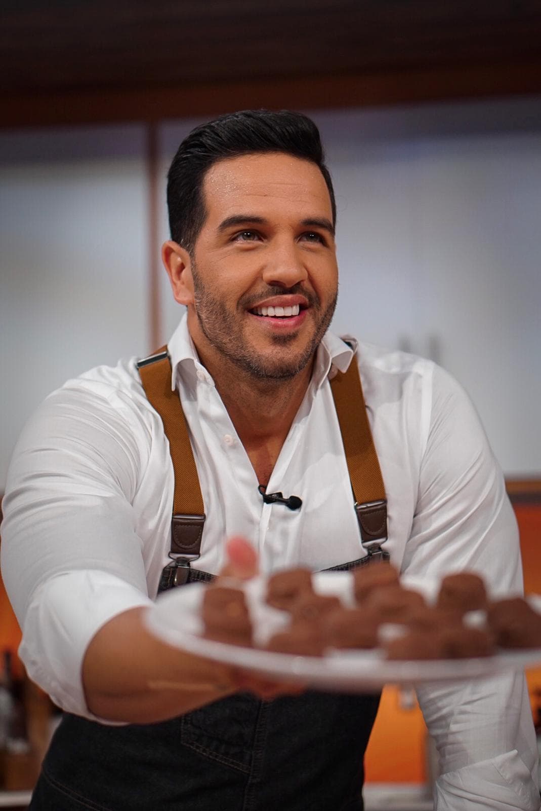 Su segmento de cocina es uno de los favoritos del público gracias a sus recetas prácticas y el carisma con el que aparece en television.