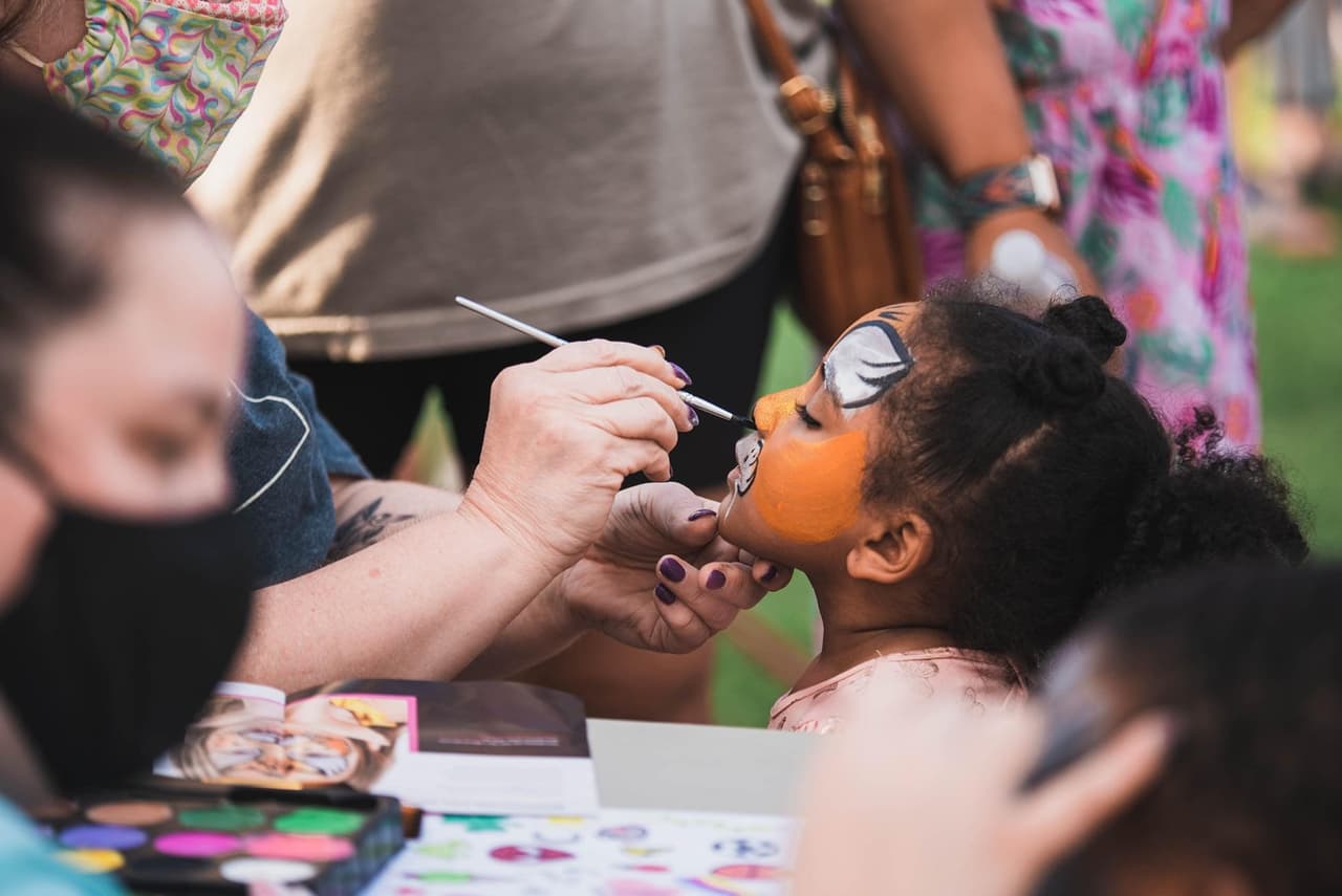 <b><a href="https://www.lawrencevillega.org/Calendar.aspx?EID=470&month=11&year=2021&day=14&calType=0" target="_blank">Harvest Festival en Lawrenceville (6 de noviembre)</a></b>: Este festival familiar tendrá entretenimiento en vivo, juegos, artistas, paseos en carruajes, un zoológico interactivo y más. Entrada gratis.