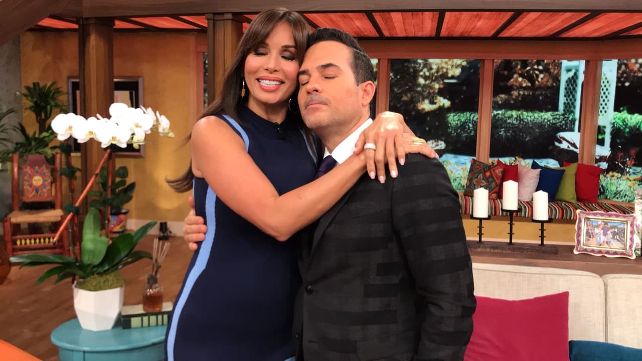 Carlos Calderón le dio una cariñosa bienvenida a nuestra invitada. Giselle siempre se siente feliz en Despierta América.