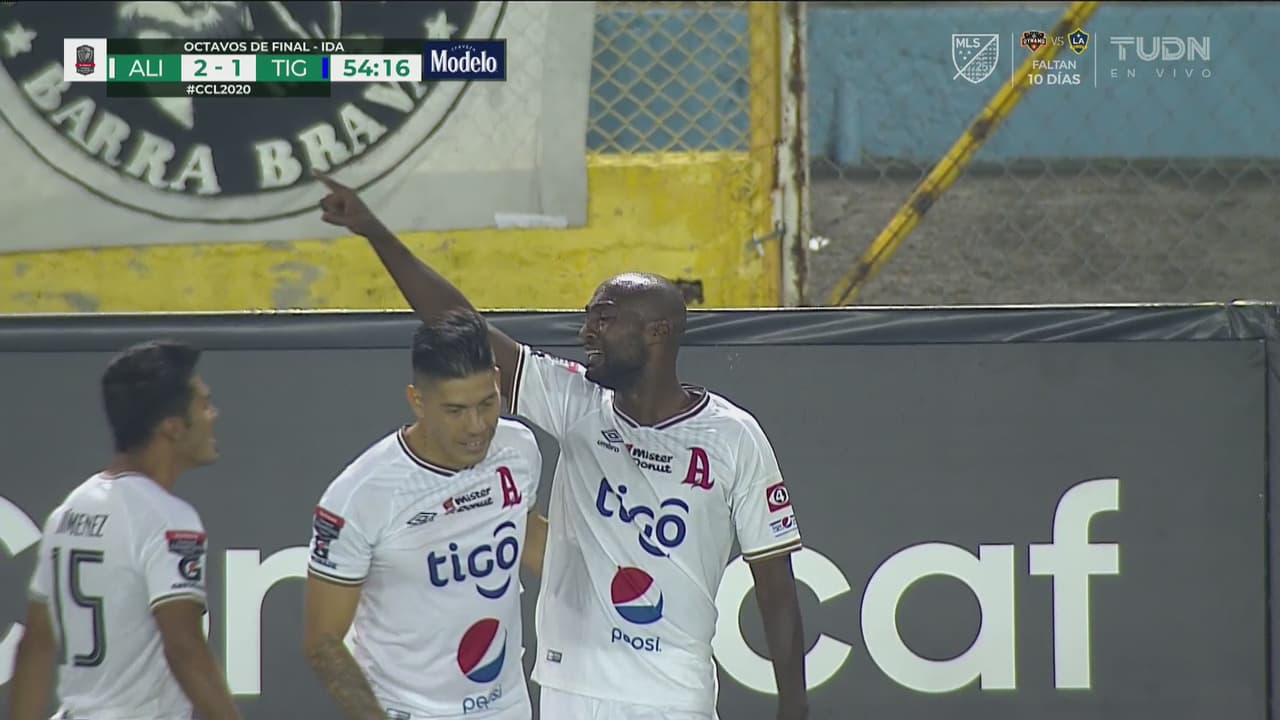 ¡Le dan la vuelta a Tigres! La defensa hace agua y Oswaldo Blanco hace el 2-1 del Alianza