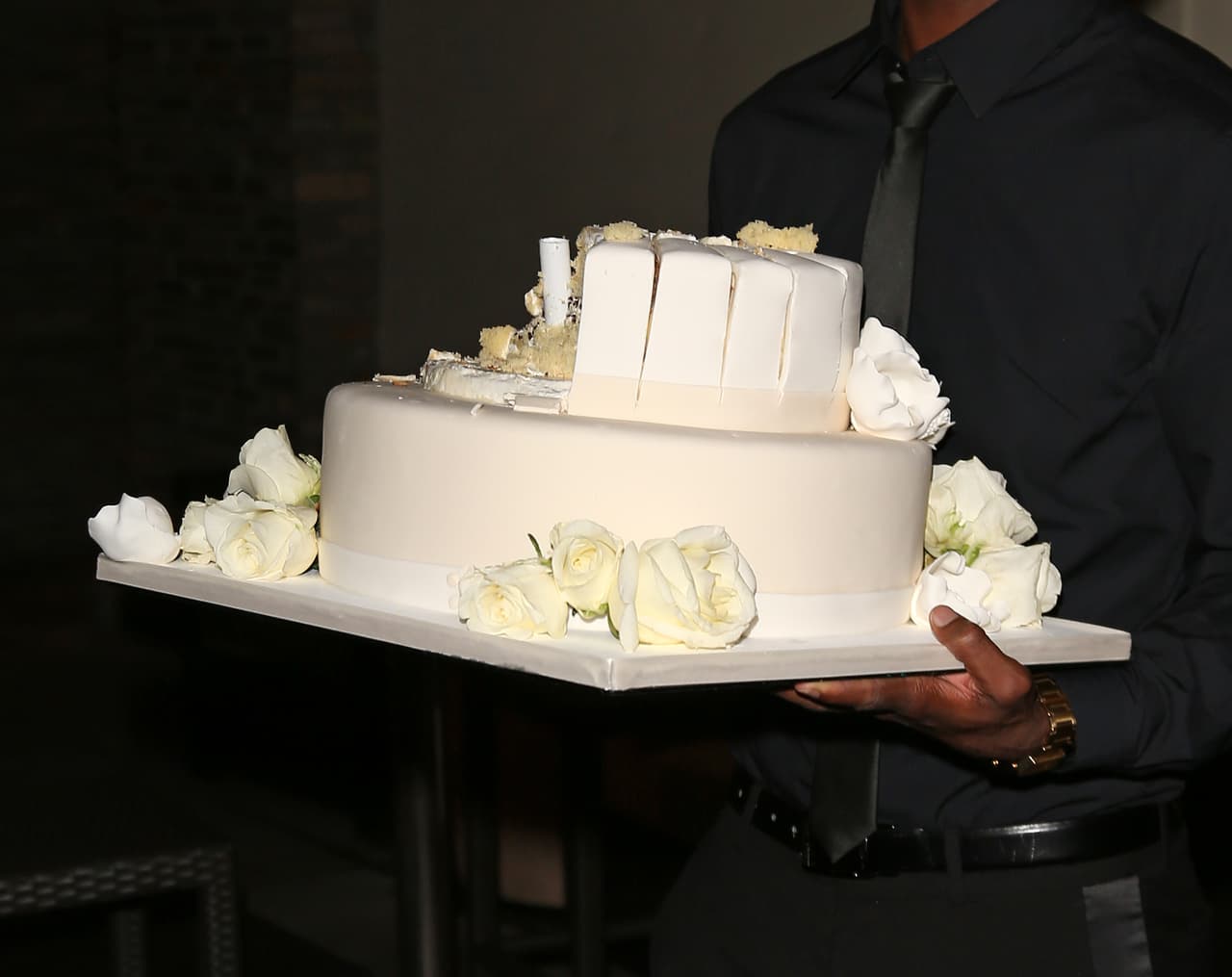 WHAT?! Aunque el pastel lucía suculento, ¡no se lo comieron!